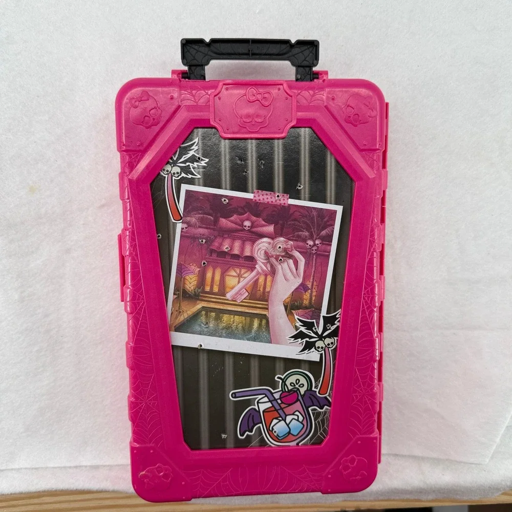 Monster High Draculaura Doll Travel Case Playset Pink Coffin Suitcase JDR50